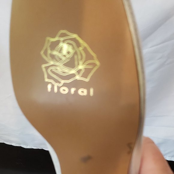 Ladies FLORAL Irene Wide Width Open Toe Slip-on Pumps in Silver - 8WW - Picture 4 of 6